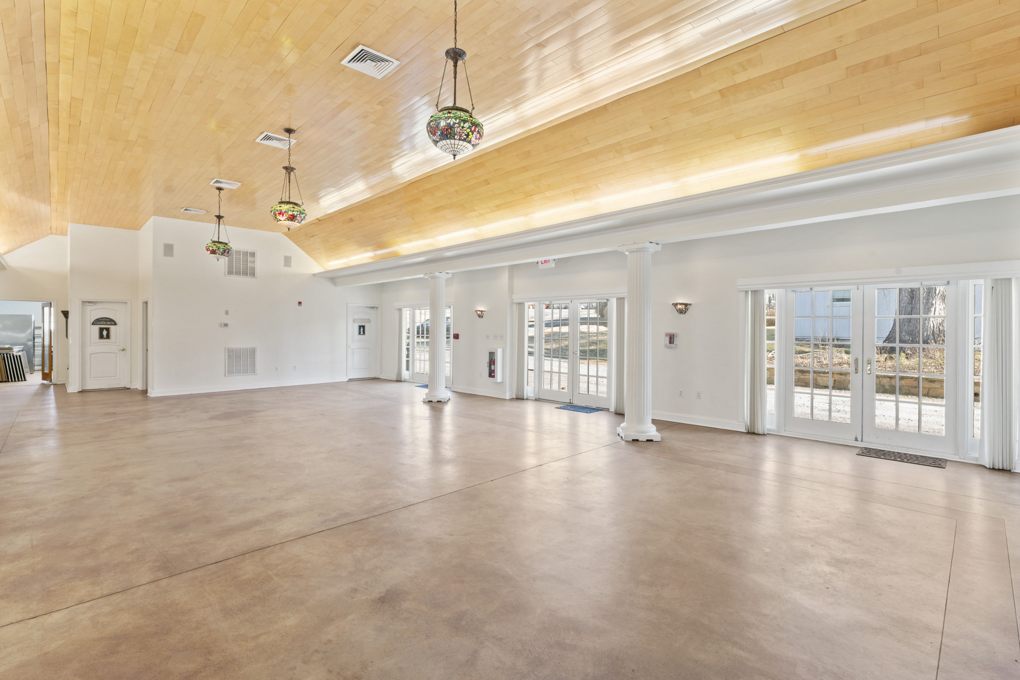 Turnkey Event Center and Cottage Inn on 46 Acres in Middleburg