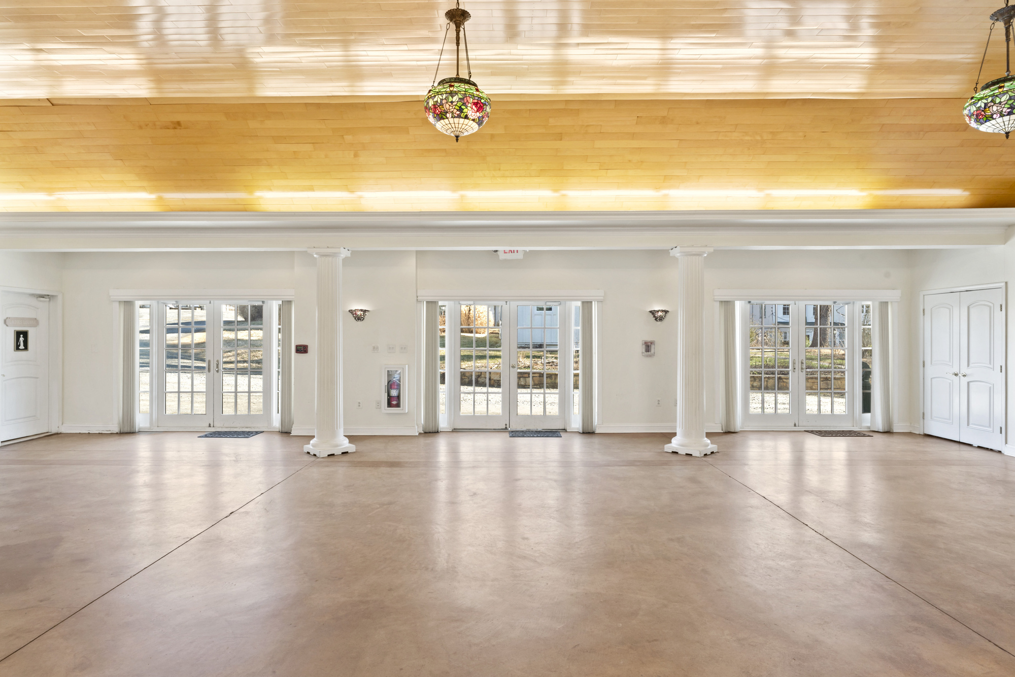Turnkey Event Center and Cottage Inn on 46 Acres in Middleburg