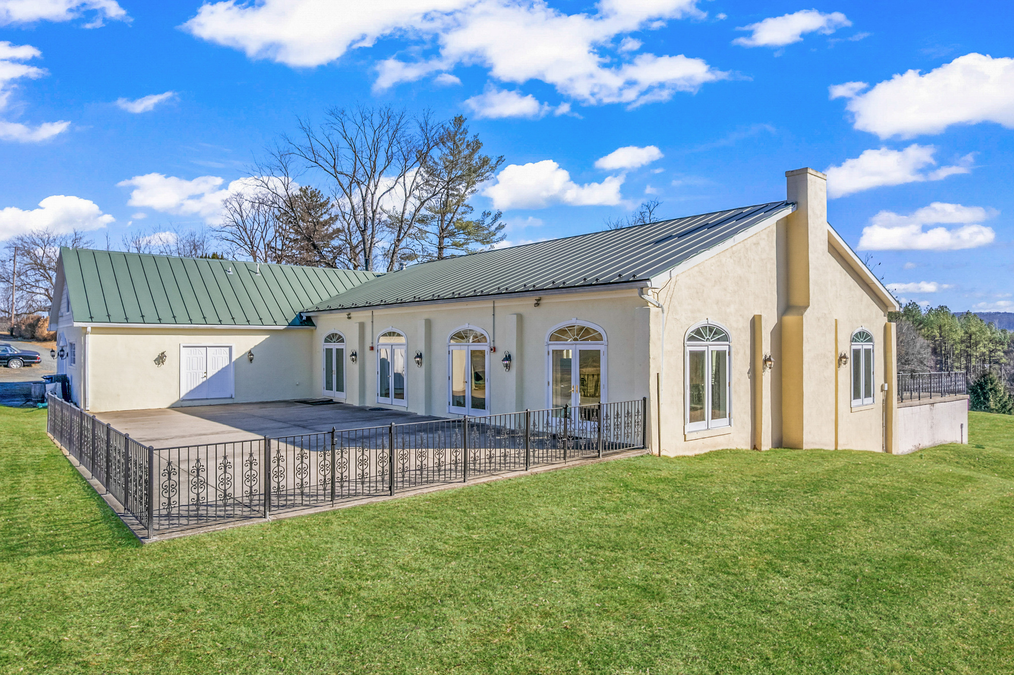 Turnkey Event Center and Cottage Inn on 46 Acres in Middleburg